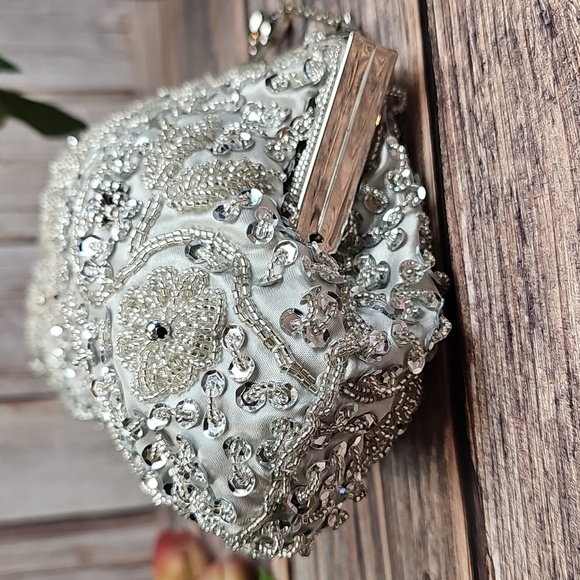 VINTAGE STYLE SILVER SEQUIN BEADED CLUTCH CROSSBODY EVENING BAG - Picture 5 of 11